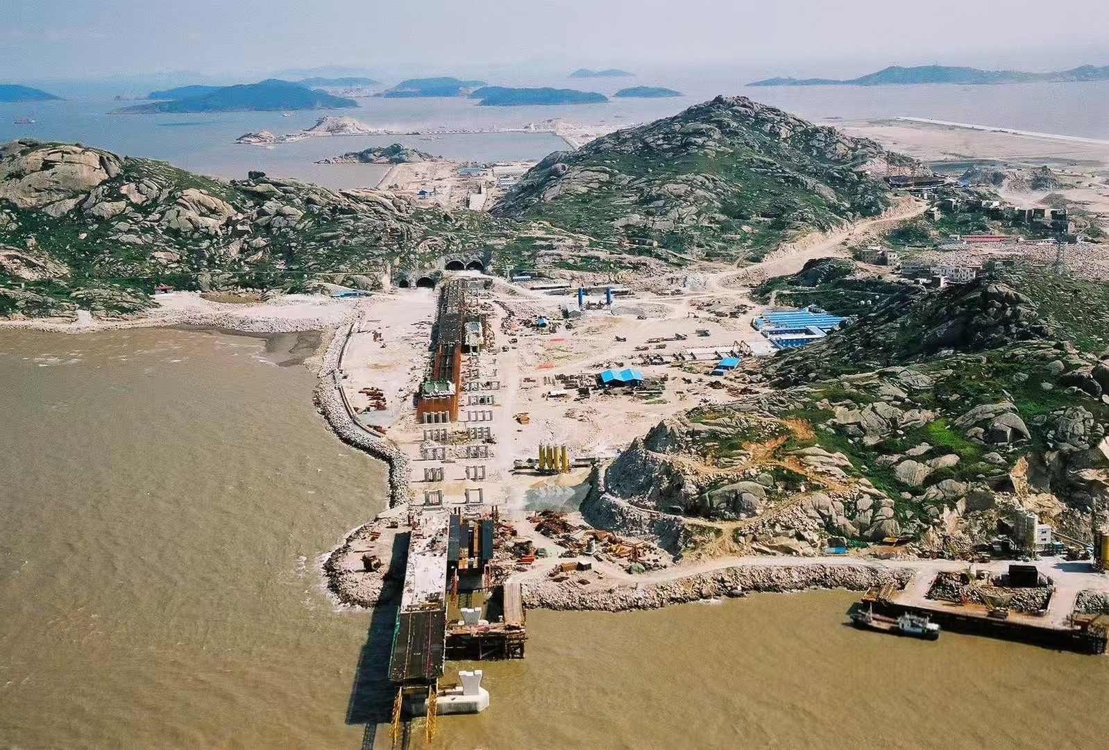 洋山深水港一期建設(shè)現(xiàn)場(chǎng).jpg 洋山深水港一期建設(shè)現(xiàn)場(chǎng).jpg