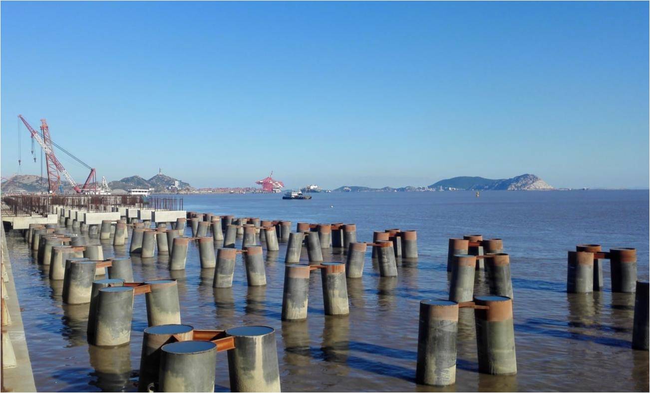 洋山深水港四期沉樁現(xiàn)場(chǎng).jpg 洋山深水港四期沉樁現(xiàn)場(chǎng).jpg