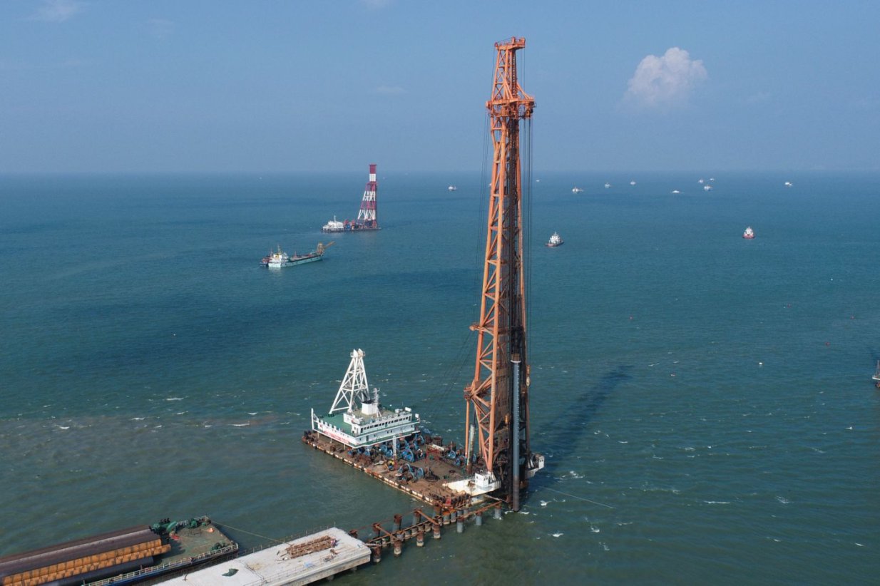 小洋山北接岸結(jié)構(gòu)A標(biāo)現(xiàn)場(chǎng).jpg 小洋山北接岸結(jié)構(gòu)A標(biāo)現(xiàn)場(chǎng).jpg